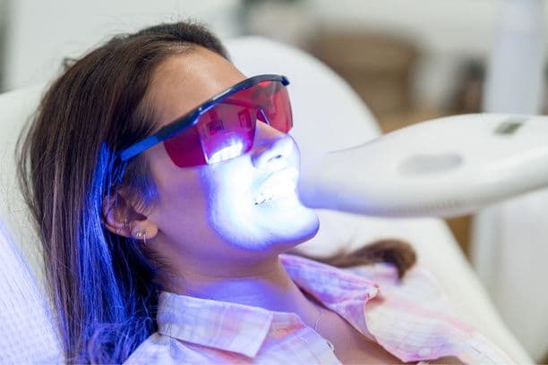 ile kosztuje wybielanie zębów u dentysty